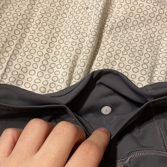 Lululemon dark gray leggings with pockets size 2 - Picture 4 of 4